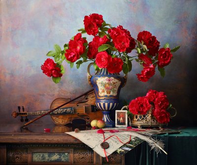 Klassische Rosen und Violine von Andrey Morozov