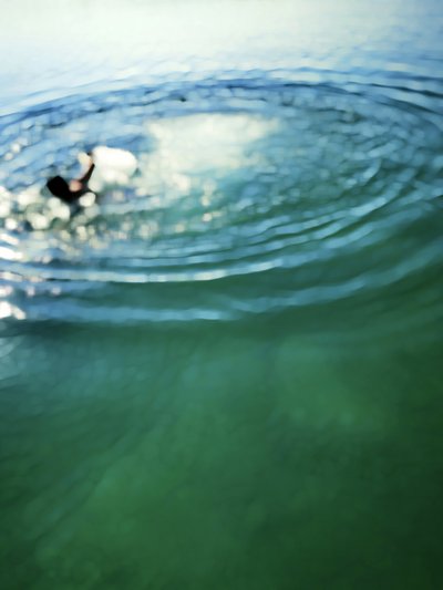 Surfer unter der Oberfläche von Angelo Cerantola