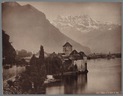 Schloss Chillon am Genfersee, in der Ferne die Dents du Midi von Anonymous