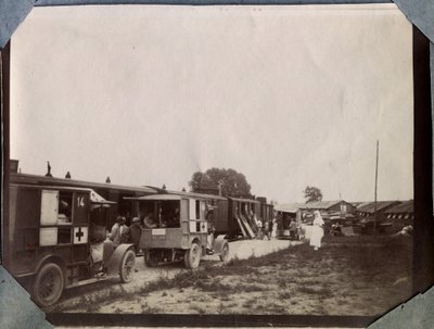 Erster Weltkrieg 1914-1918: Impfung von Soldaten durch Krankenschwestern des Französischen Roten Kreuzes am Bahnhof Saint Gilles (Saint-Gilles) im Ärmelkanal, Niedernormandie, Frankreich. Anonyme Fotografie Juni 1917. Private Sammlung, Stella. von Anonymous Anonymous