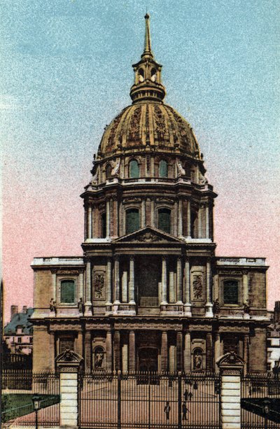 Paris: Außenansicht der Kuppel des Hôtel des Invalides, realisiert von Jules Hardouin Mansart (1646-1708) nach einem Entwurf von Liberal Bruand. Fotografie von 1920 in "Künstlerisches Album" der Stadt Paris. Private Sammlung. von Anonymous Anonymous