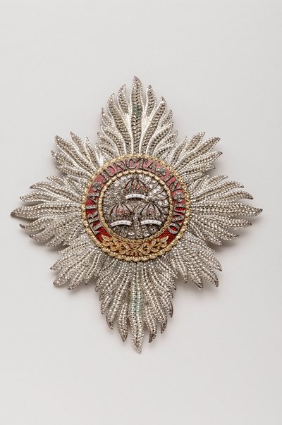 Vereinigtes Königreich - Orden des Bades: Ritterplakette von Georg IV. (1762-1830), Regent, dann König von England (1820-1830) - Hergestellt von Rundell, Bridge & Rundell, London - 1813 - Gold, Silber, Diamanten und Emaille von Anonymous Anonymous