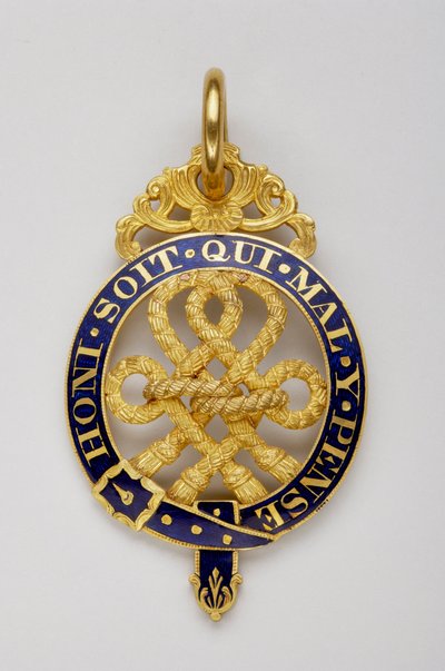 Vereinigtes Königreich - Orden des Hosenbandes: Abzeichen des Gentleman-Ballei des schwarzen Stabes - Das Muster des Abzeichens, eines der „Liebesseen“ der Halskette, umgeben von einem Hosenband, wurde 1566 angenommen - Motto „Honi soit qui mal y pense“ von Anonymous Anonymous