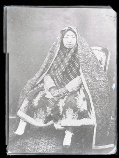 Studio-Porträt: Nasir Al-Din Shahs Mutter, Mahd-i Awliya von Antoin Sevruguin