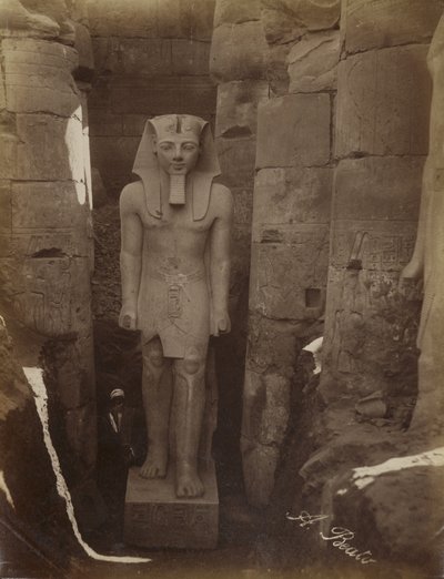 Statue von Ramses II in Luxor von Antonio Beato