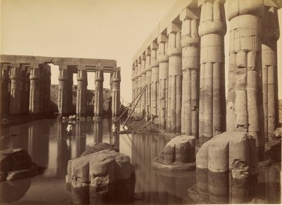 Der überflutete Hof von Amenhotep III im Luxor-Tempel von Antonio Beato