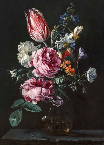 Ein Strauß aus Narzissen, Papageientulpen, Rosen und anderen Blumen in einer Glasvase auf einem Steinpodest, um 1650 von Antwerp School