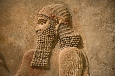Detail von König Sargon II. von Assyrien aus dem Palast von König Sargon in Khorsabad, ca. 716-713 v. Chr. von Assyrian