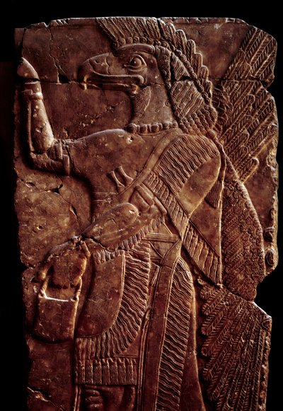 Orientalische Altertümer: Detail eines Alabasterreliefs, das einen Schutzgeist mit einem menschlichen Körper und einem Adlerkopf darstellt, aus dem Palast von Sargon II., König von Assyrien in Dur-Sharrukin (heutiges Khorsabad, Mesopotamien, Irak) von Assyrian