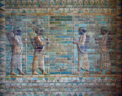 Fries der Bogenschützen aus dem Palast von Darius I. in Susa, ca. 510-500 v. Chr. von Assyrian
