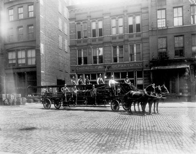 Chicago Fire Department Engine House No. 40, Chicago, Illinois, USA, ca. 1905 (s/w Foto) von Barnes and Crosby