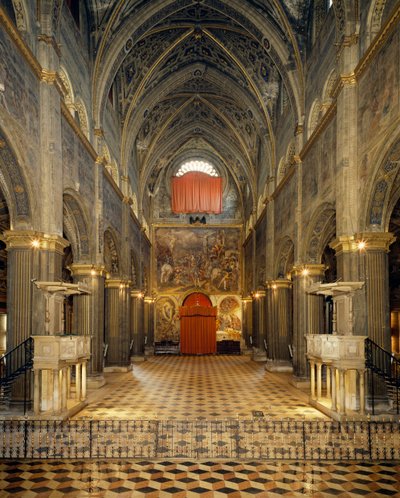 Ansicht des Kirchenschiffs und der Gegenfassade mit Fresken von Pordenone, die Kreuzigung und Absetzung darstellen von Bernardino Gatti