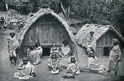 Ein Toda-Haus in einem einheimischen Dorf, Indien, 1902 von Bourne and Shepherd