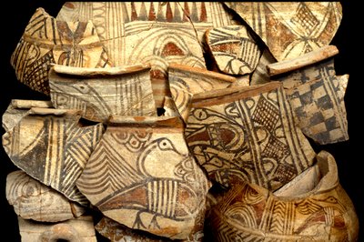 Philistäische Keramik mit typischen Farbmustern von Fischen und Vögeln, aus Tel Kasil, Israel, ca. 1099-900 v. Chr. (Keramik) von Bronze Age