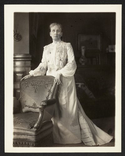 Mrs. John Arbuckle von Burr William McIntosh