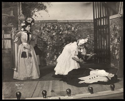 Eine Szene aus einer Amateuraufführung eines Stücks mit dem Titel Angelina, die verwaiste Erbin, präsentiert am Barnard College, New York von Byron Company