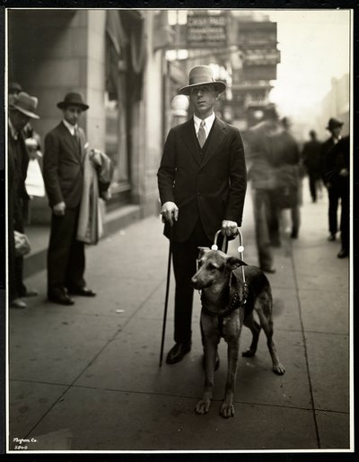 Herr Himmel von der New York Association for the Blind, 111 East 59th Street, New York, 1930 von Byron Company