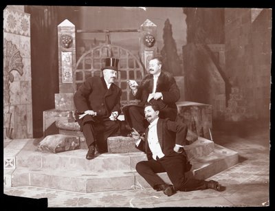 Oscar Hammerstein und zwei andere im Manhattan Opera House, ca. 1905 von Byron Company