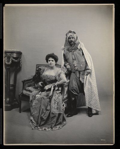 Porträt eines unbekannten Mannes und einer Frau beim James Hazen Hyde Ball, New York, 31. Januar 1905 von Byron Company