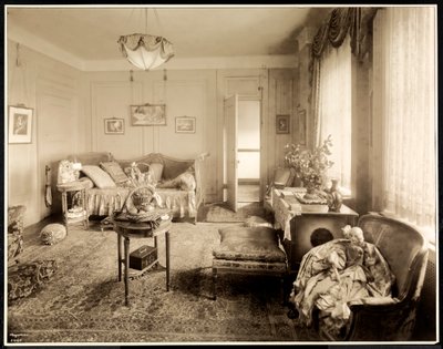 Das Wohnzimmer der Suite 1047 im Hotel Majestic, 1925 von Byron Company