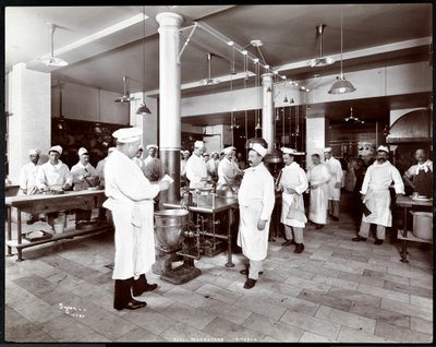 Die Küche im Hotel Manhattan, 1902 von Byron Company
