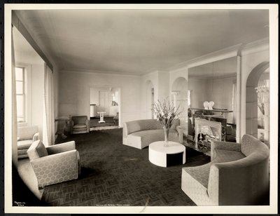 Das Wohnzimmer des Penthouses im Hotel St. Regis, 1937 von Byron Company