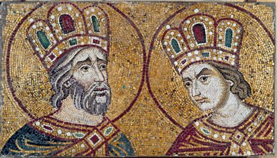 Der römische Kaiser Konstantin I. mit seiner Mutter, der Heiligen Helena (Mosaikdetail) von Byzantine Byzantine