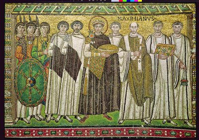 Kaiser Justinian I. und sein Gefolge von Beamten, Wachen und Klerikern, ca. 547 n. Chr. (Mosaik) von Byzantine School