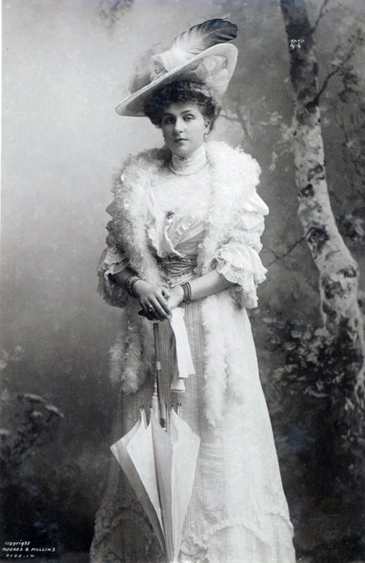 Königin von Spanien, Ena von Battenberg, ca. 1910 von J.B. and Brown J. Rowbotham