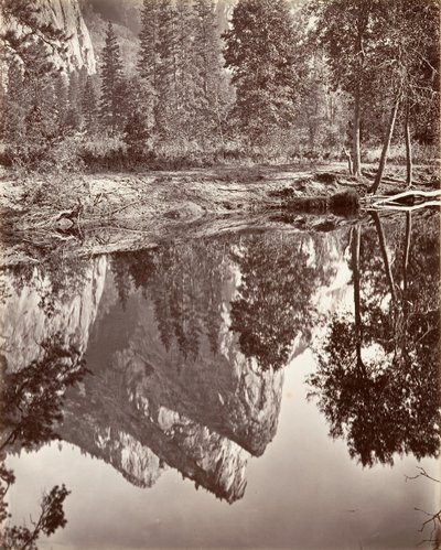 Spiegelansicht der Drei Brüder, Yosemite, ca. 1872, gedruckt ca. 1876 von Carleton E. Watkins.