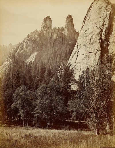 Die Kathedralenspitzen, Yosemite, Kalifornien von Carleton Watkins