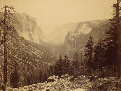 Das Yosemite-Tal vom Inspiration Point, Mariposa Trail / [Allgemeine Ansicht des Tals - vom Inspiration Point] von Carleton Watkins