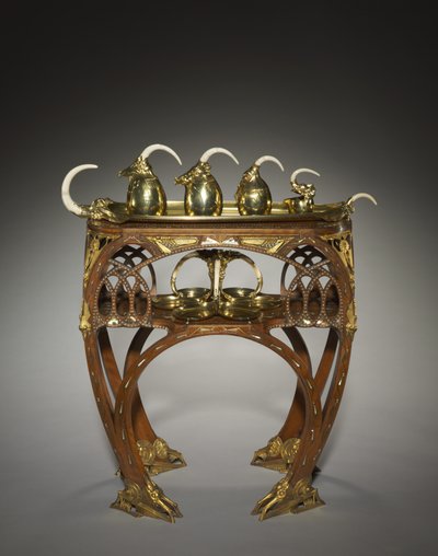 Tablett mit Sahnekrug, Zuckerdose mit Deckel, Teekanne, Heißwasserkanne und Tablett, ausgeführt von Adrien-Aurélien Hebrard, und Tisch, ca. 1907 von Carlo Bugatti