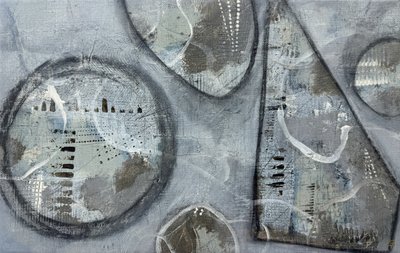 Texturierte graue Formen von Carolina Gårdheim