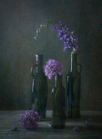 Stimmungsvolle Blumenflaschen von Catherine Wang