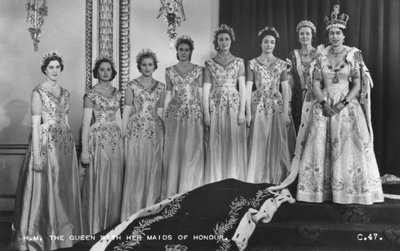 HM Königin Elizabeth II. mit ihren Ehrendamen, Die Krönung, 2. Juni 1953 von Cecil Beaton
