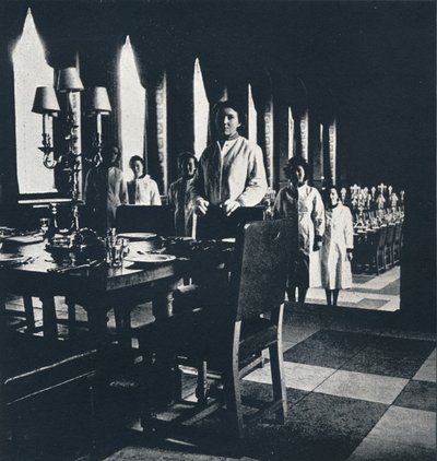 Wren-Weinkellner in der Banketthalle des Großen Wren, 1941 von Cecil Beaton