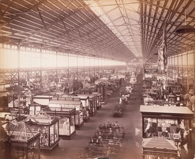 Hauptgebäude, von der Ostgalerie, Centennial Exhibition, Philadelphia von Centennial Photographic Co.