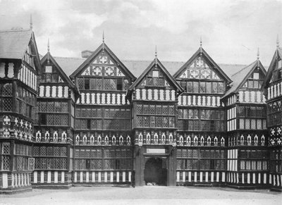 Teile der Südfassade von Charles Latham