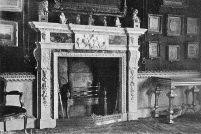 Der Kamin im Samtzimmer von Charles Latham