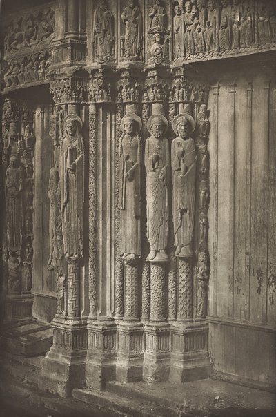 Kathedrale von Chartres. Rechte Tür des Königlichen Portals, Westseite, 12. Jahrhundert von Charles Nègre