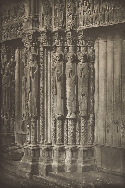 Kathedrale von Chartres. Rechte Tür des Königlichen Portals, Westseite, 12. Jahrhundert, vor Juli 1857 (Foto) von Charles Nègre