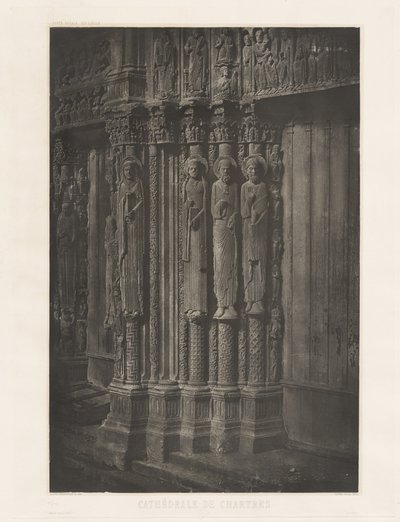 Tafel XIII – Kathedrale von Chartres, Statuensäulen der zentralen Tür des Königseingangs von Charles Nègre