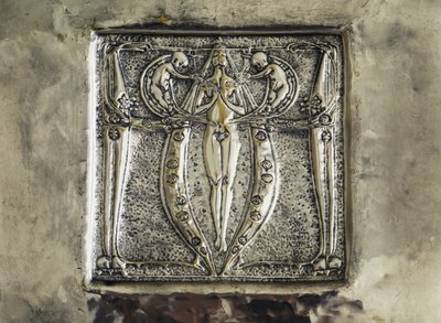 Basrelief, Detail der Kaminverzierung, Schlafzimmer von Charles Rennie Mackintosh, Vereinigtes Königreich, 20. Jahrhundert von Charles Rennie Mackintosh