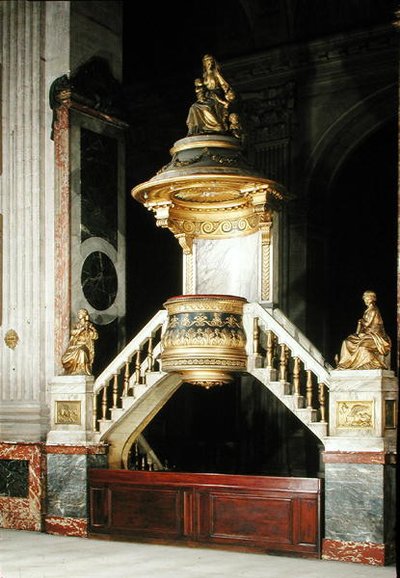 Kanzel mit vergoldeten Figuren von Glaube und Hoffnung von Guesdon und Nächstenliebe von Dumont von Charles de Wailly