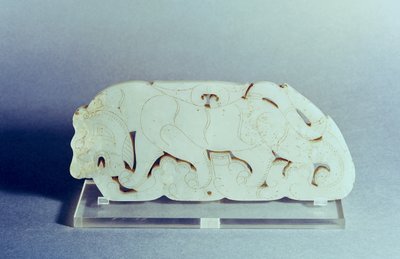 Plakette in Form eines Tigers, Han-Dynastie (206-220) (Jade) von Chinese School