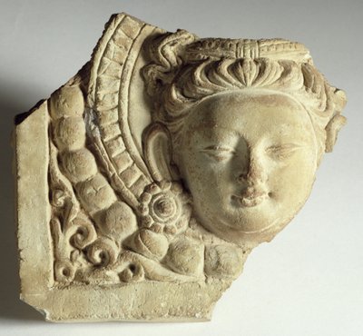 Fliese mit Bodhisattva-Kopf, Mingoi, 6.-7. Jahrhundert von Chinese School