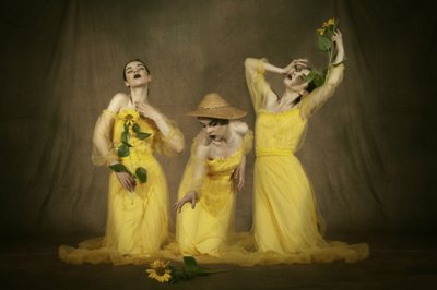 Ätherische Sonnenblumenfrauen von Christine von Diepenbroek