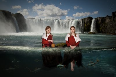 Meerjungfrauen am Wasserfall von Christine von Diepenbroek