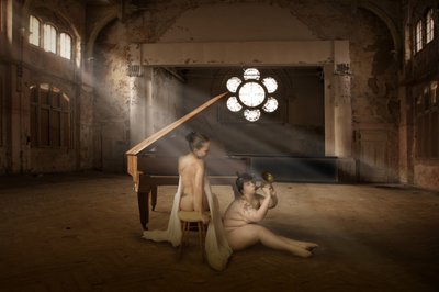 Aktfiguren im großen Saal von Christine von Diepenbroek